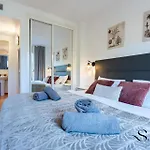 Mountain Views, Pool & Rooftop, Cozy 2br For 6