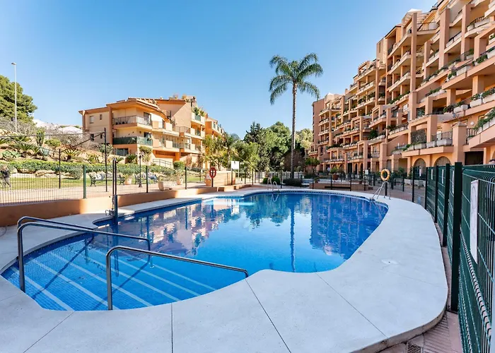 Apartment Mountain Views, Pool & Rooftop, Cozy 2br For 6 *