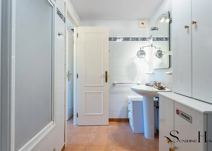 Mountain Views, Pool & Rooftop, Cozy 2br For 6