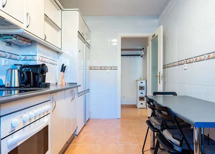 Apartment Mountain Views, Pool & Rooftop, Cozy 2br For 6