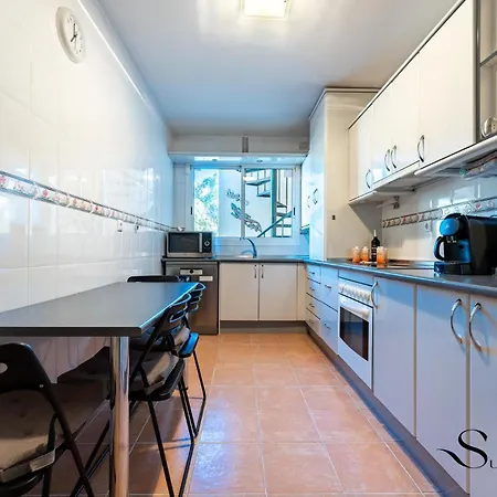 Apartment Mountain Views, Pool & Rooftop, Cozy 2br For 6 *