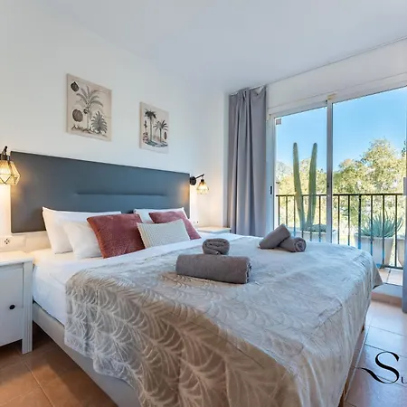 Mountain Views, Pool & Rooftop, Cozy 2br For 6